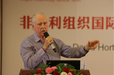 第五十三期  David Horton Smith：非